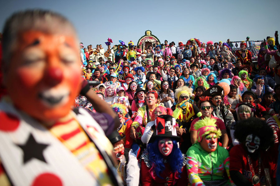 Mặt Trời đỏ rực trong cháy rừng California vào top ảnh tuần